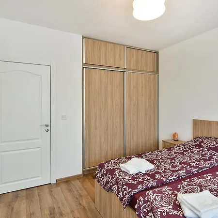 One Br Flat Close To Sea Garden And Beach