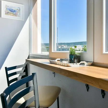 One Br Flat Close To Sea Garden And Beach Apartament Warna