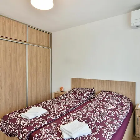 One Br Flat Close To Sea Garden And Beach Apartamento Varna
