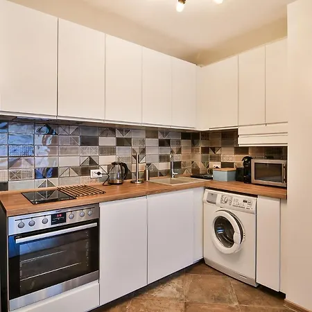 Апартаменты One Br Flat Close To Sea Garden And Beach